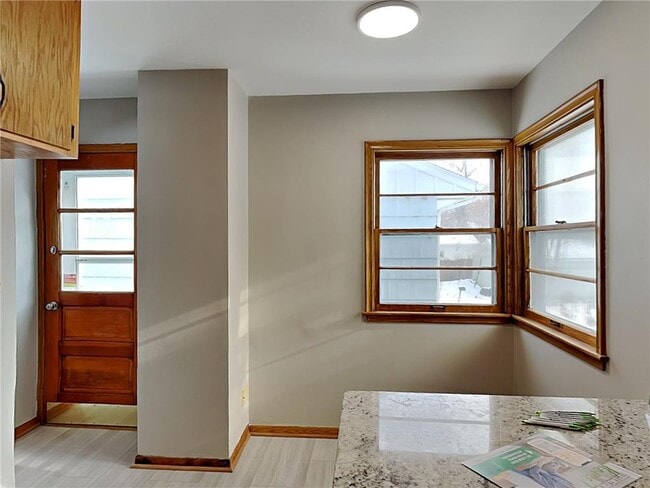 Photo - 2092 Bush Ave E