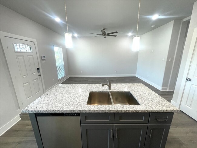 Photo - 9710 Tuffly St