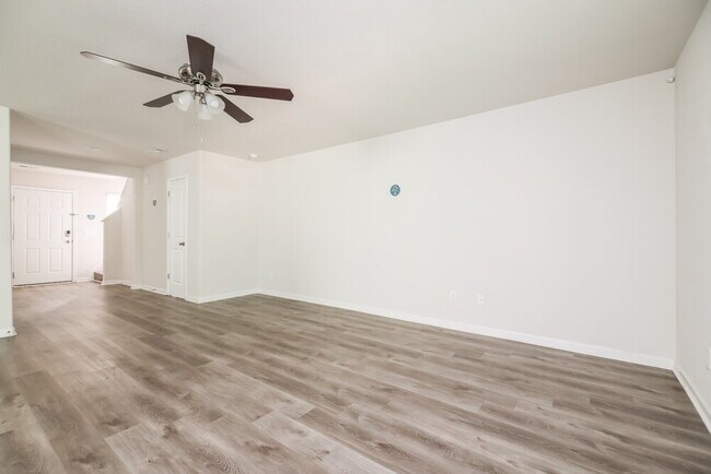 Photo - 324 Rustling Way