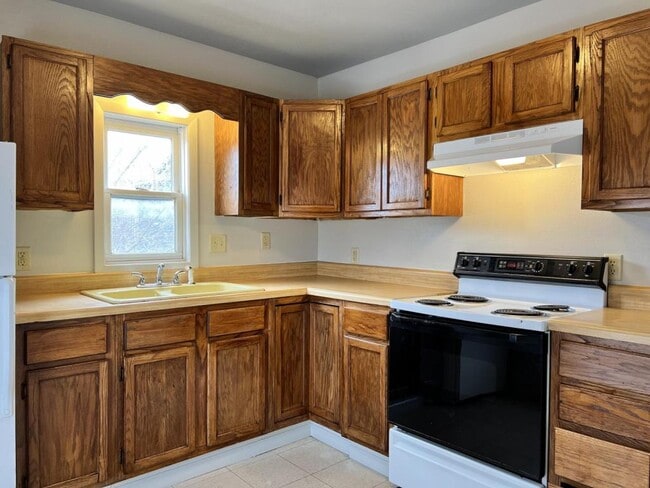 Photo - 415 W 4th St