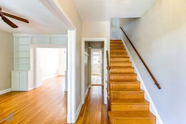 Building Photo - 326 17th St NE