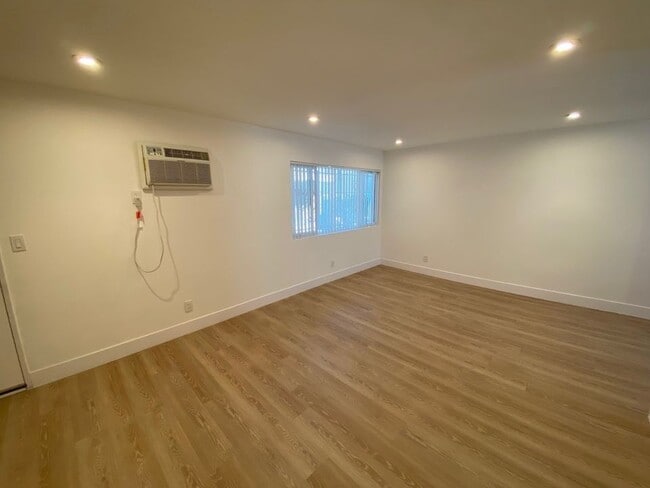 3900 W 1st St Unit 4