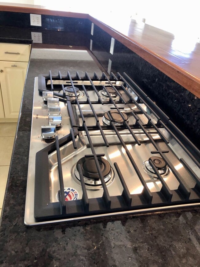 Photo - 3/2.5/2 Home - Located in the Beautiful Gated Community at Kahalakua- Endless Views!