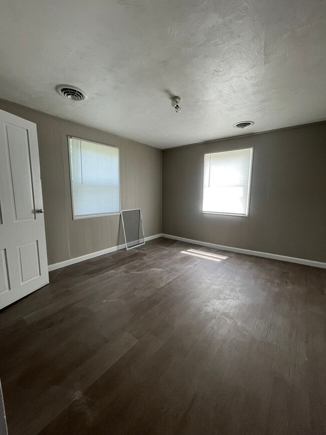 Photo - 200 E Maple St