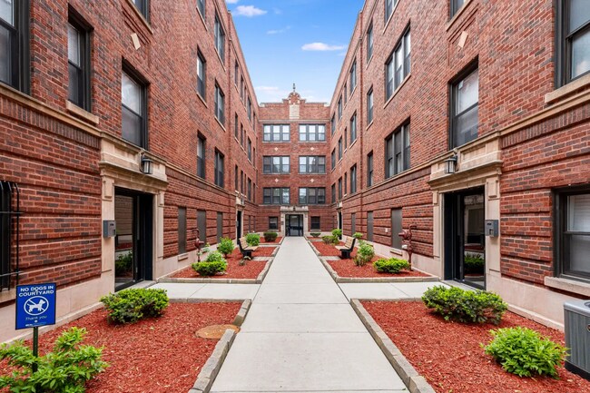 2207 W Eastwood Ave Unit 1