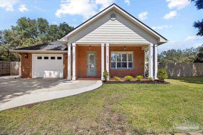 Photo - 2208 McLeod St