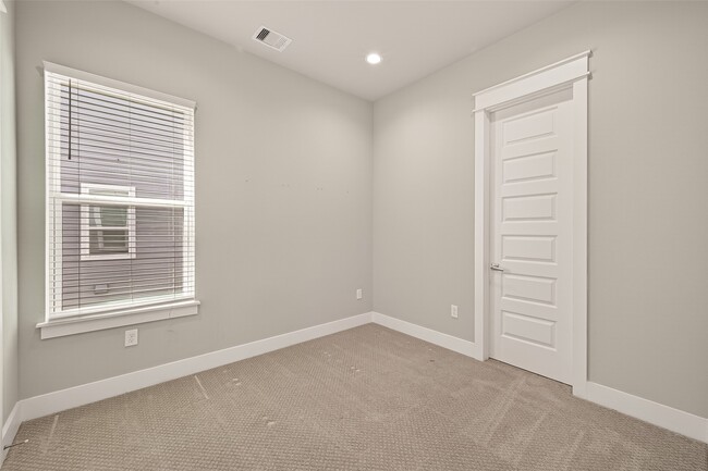 Photo - 2114 Engelmohr St Unit B