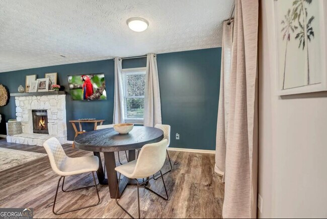 Photo - 160 Booth Rd SW