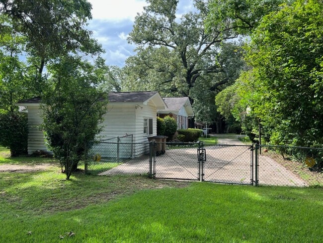 Photo - 3/1.5 Brick Home in Alpine Hills subdivision