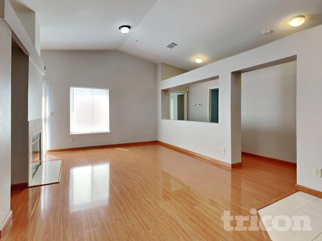 Photo - 213 Jana Way