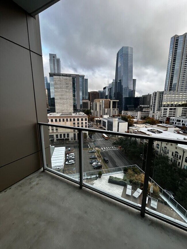 Photo - Charming 1BR 1BA Apartment w/ Pool & Gym in Downtown Austin