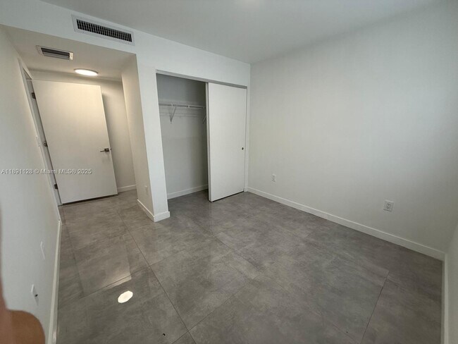 Photo - 14752 NE 6th Ave Unidad 307