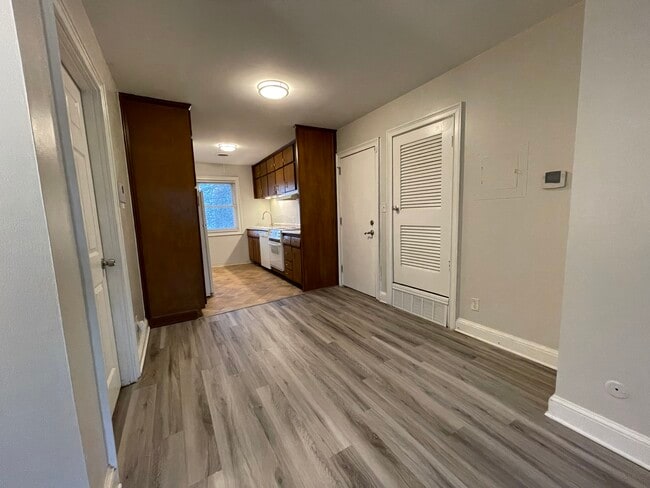 KITCHEN - 3668 Kingsboro Rd NE Unit 10