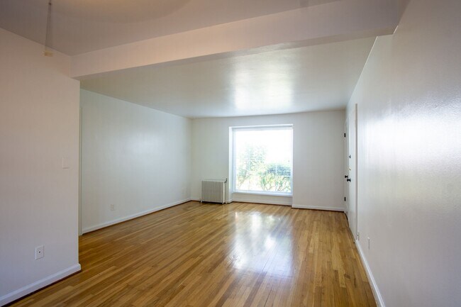 Photo - Fabulous Vintage 1-Bedroom Across the Street from Laurelhurst Park! Unidad 05