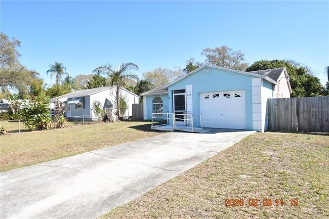 Photo - 818 Gray St S