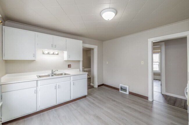 Photo - 1668 Oregon St Unidad Upper