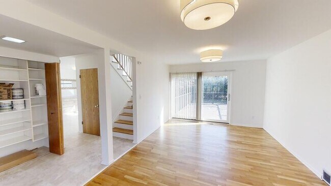 Photo - 1712 Traver Rd