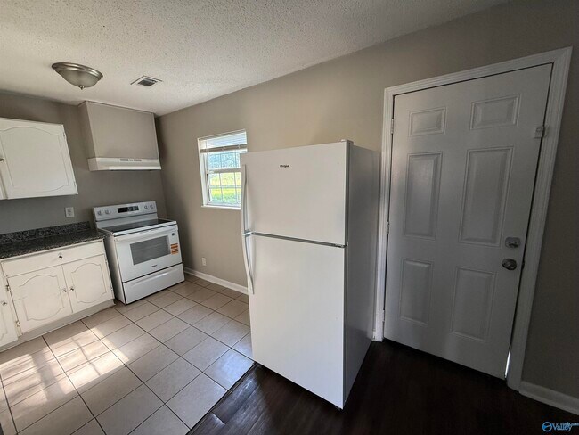Photo - 3408 Glen Park Dr NW