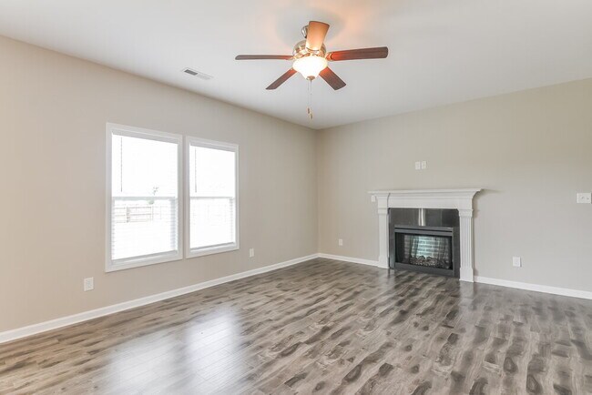 Photo - 930 Sandyhill Rd