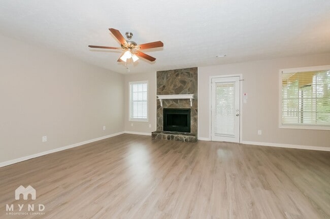 Photo - 370 Cornwallis Way