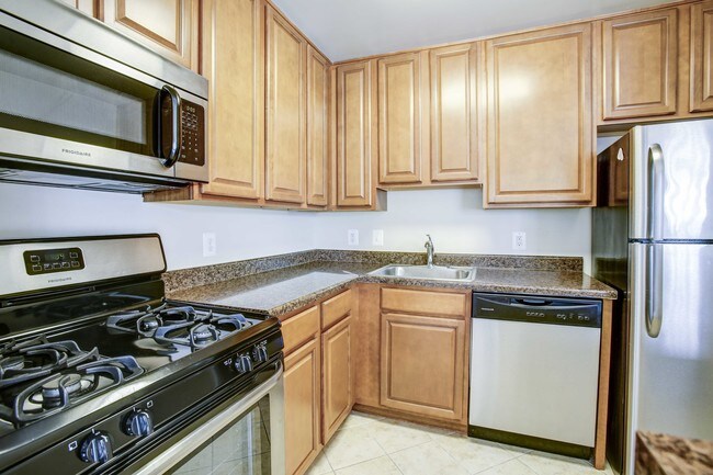 Photo - Round Hill Apartments of Chevy Chase