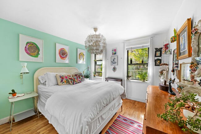 Photo - 507 E 12th St