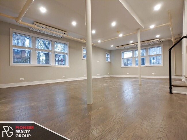 Building Photo - 1931 W Winona St Unit G