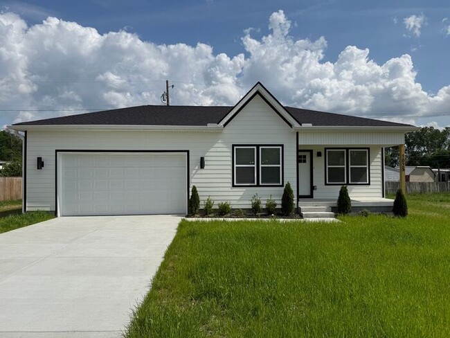 Lovely New Home in Old Hickory - Fenced in... - Lovely New Home in Old Hickory - Fenced in...