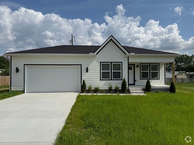 Building Photo - Lovely New Home in Old Hickory - Fenced in...