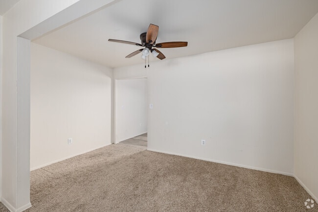 2BR, 1BA - 921SF - Dining Room - Hillside Gardens