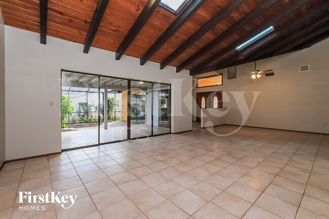 Photo - 2918 Deer Run N