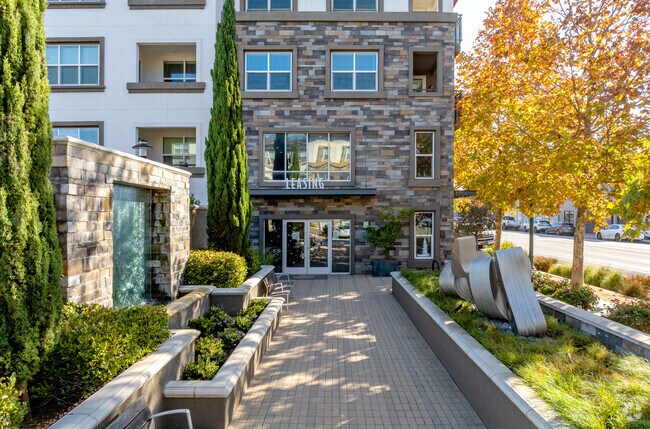 Entrada - 888 San Mateo Apartments