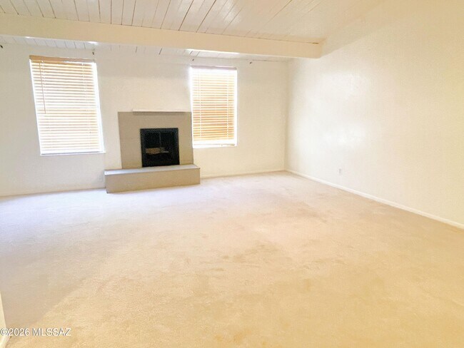 3750 N Country Club Rd Unit 6