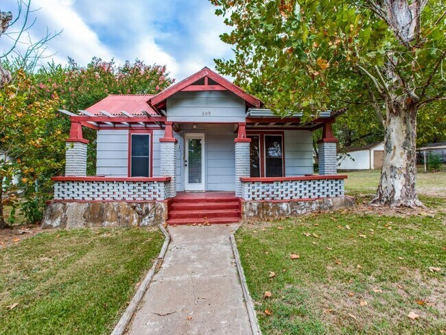 Photo - 609 E Monterey St