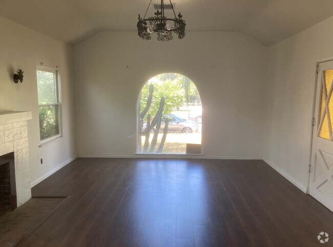 Building Photo - 3389 N Mountain View Ave Rental