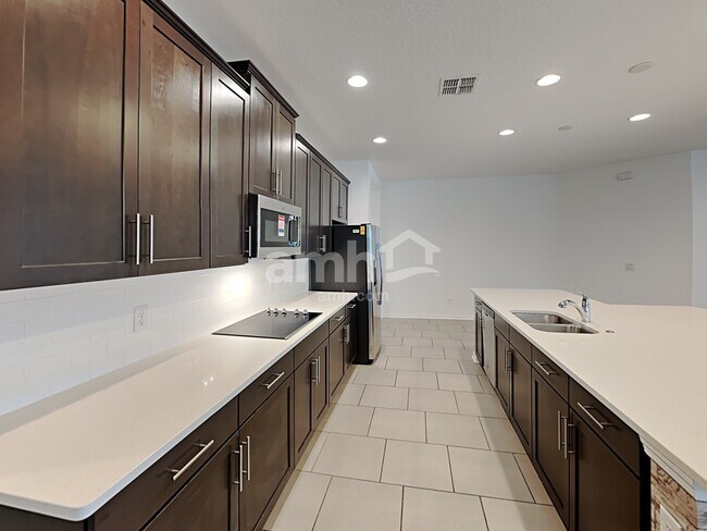 Photo - 1808 Henley St