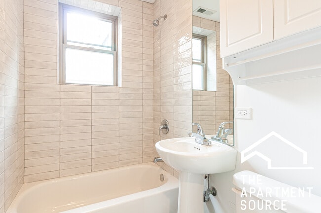 Photo - 940 W Winona St Unidad 411