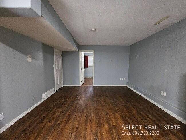 Photo - 46084 Clare Ave