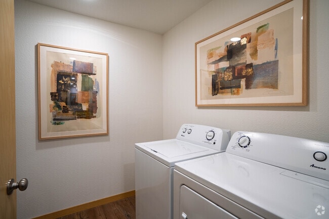 2BR,2BA - 1,157SF - Laundry