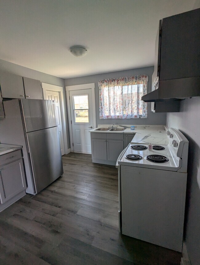 Photo - 868 St Peter St Unit 3