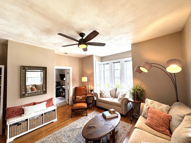 Living Room - 36 Wallis St Unit 2