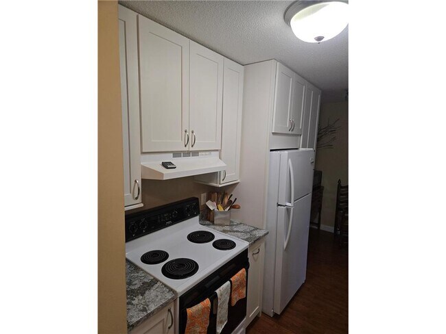 Photo - 2616 Harriet Ave Unit 202