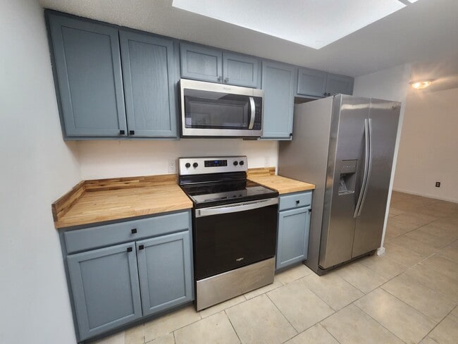 Photo - 2332 Achilles St