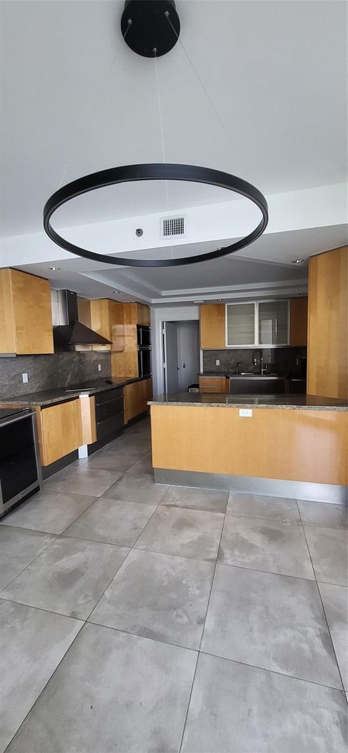 Photo - 2600 Island Blvd