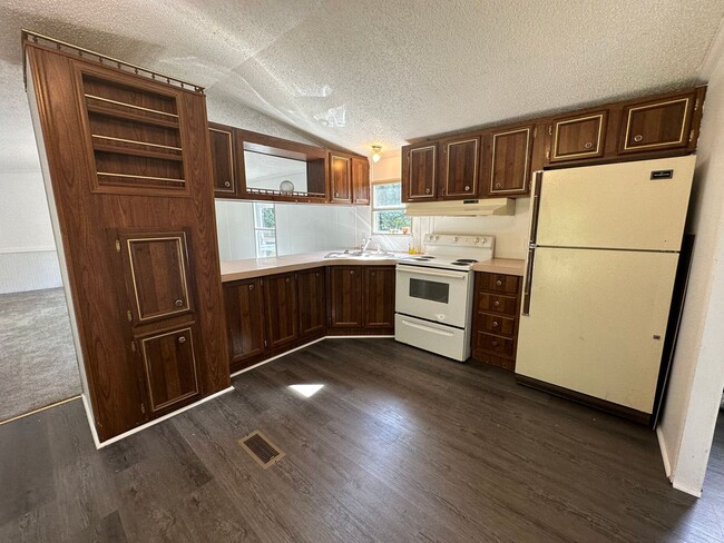 Photo - Private mobile home on large lot! 2 bed 2 ...