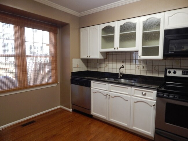 Photo - Fabulous TH with Garage! Great Location!