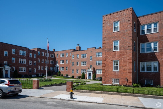 25 Lennon Ct se encuentra en el sur de Boston. - 25 Lennon Ct