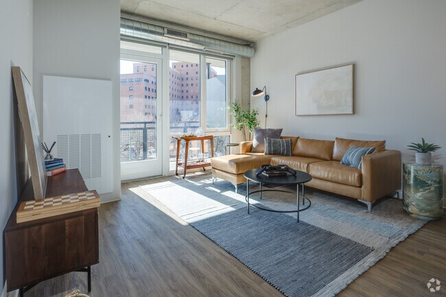 1BR, 1BA - 688SF