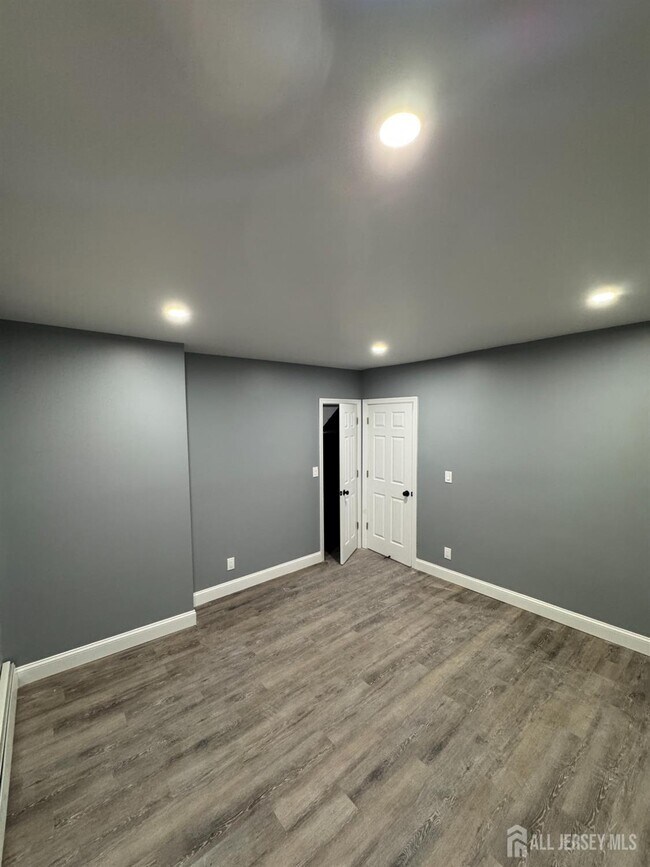 Photo - 542 Miller St