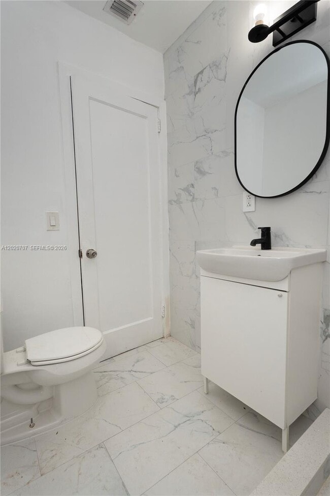 Photo - 111 SW 31st Ct Unit 1